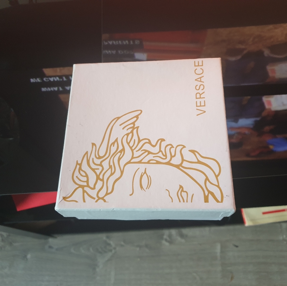 Versace - Picture 4 of 4
